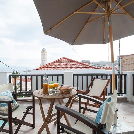 Luca'S Houses Chalki Town ภายนอก รูปภาพ