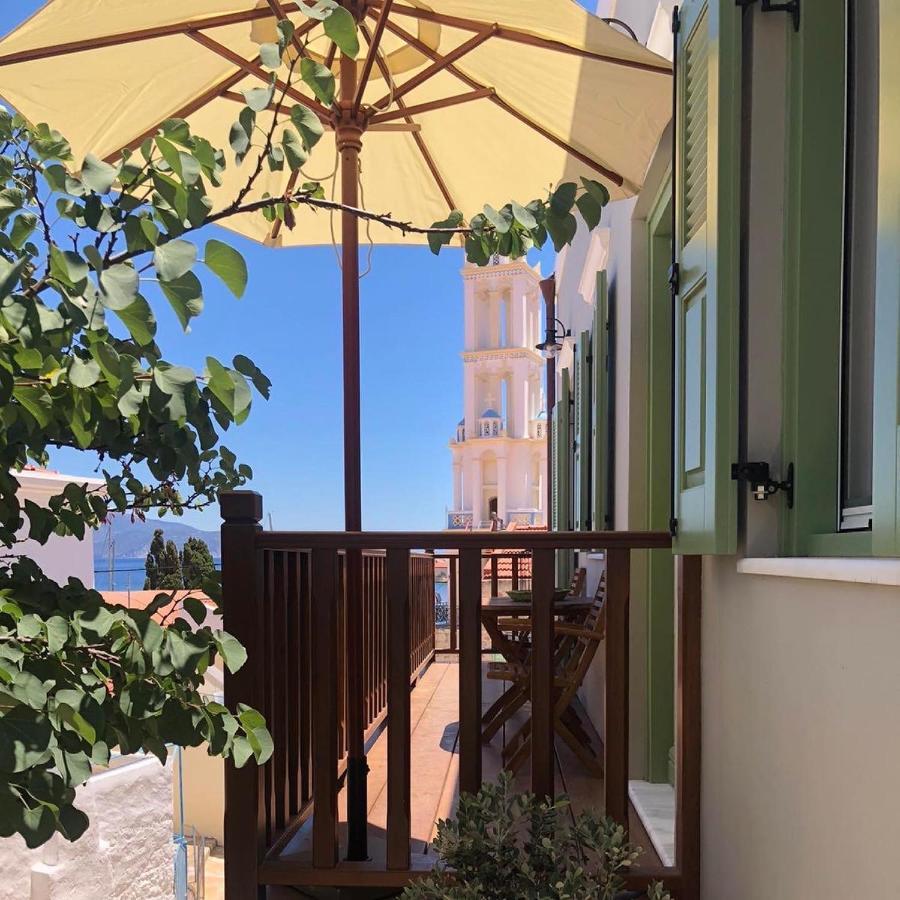 Luca'S Houses Chalki Town ภายนอก รูปภาพ