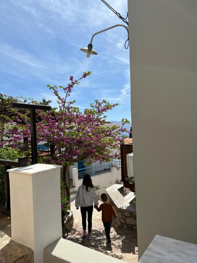 Luca'S Houses Chalki Town ภายนอก รูปภาพ