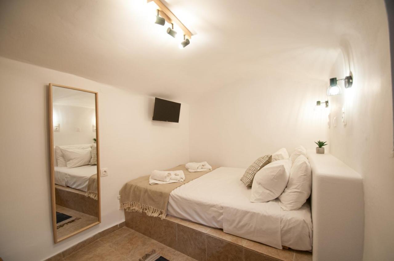 Luca'S Houses Chalki Town ภายนอก รูปภาพ