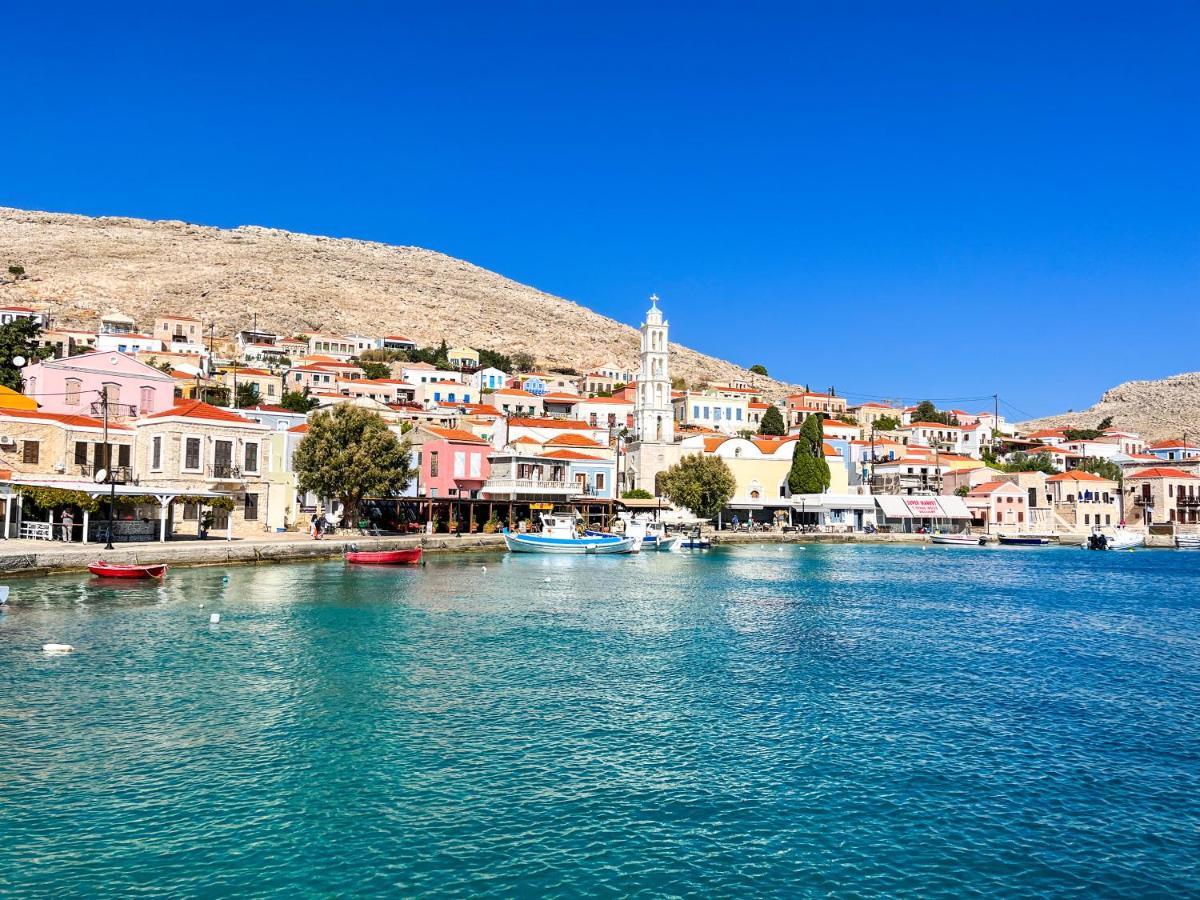 Luca'S Houses Chalki Town ภายนอก รูปภาพ