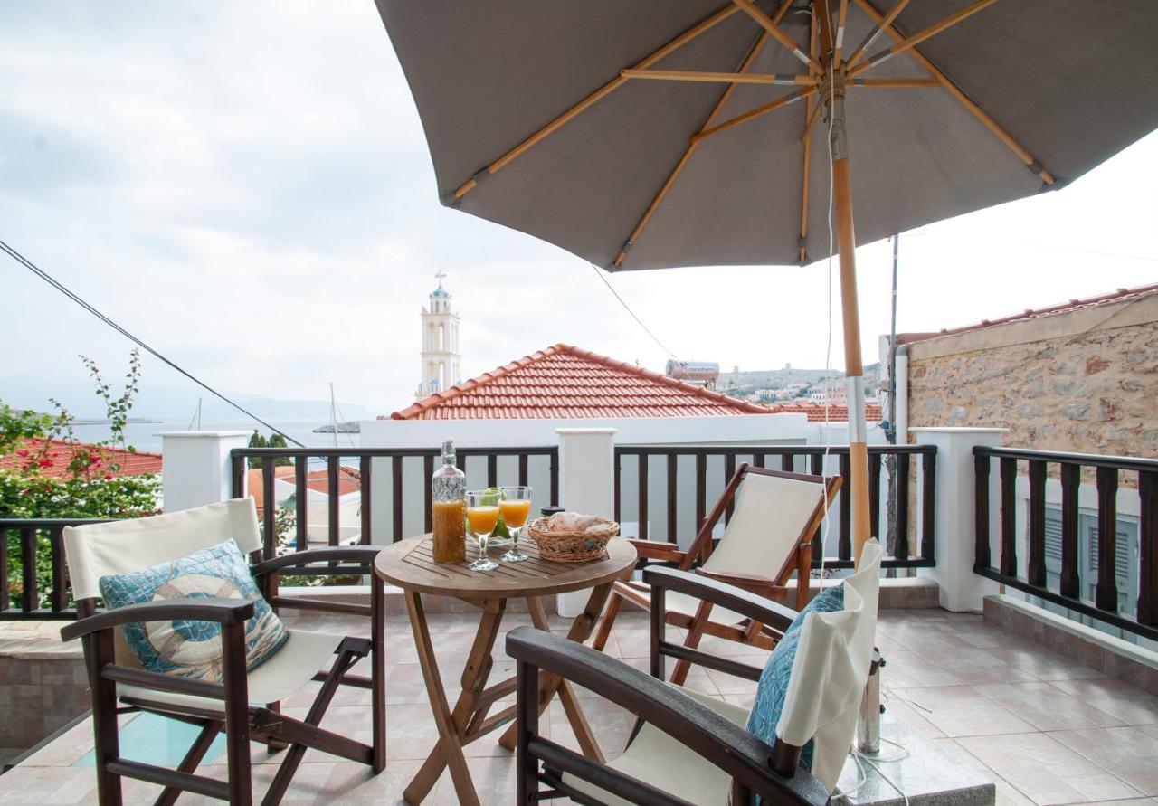 Luca'S Houses Chalki Town ภายนอก รูปภาพ