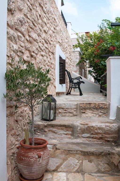 Luca'S Houses Chalki Town ภายนอก รูปภาพ